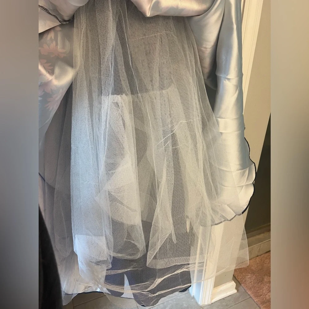 BALLGOWN DRESS - Picture 7 of 7